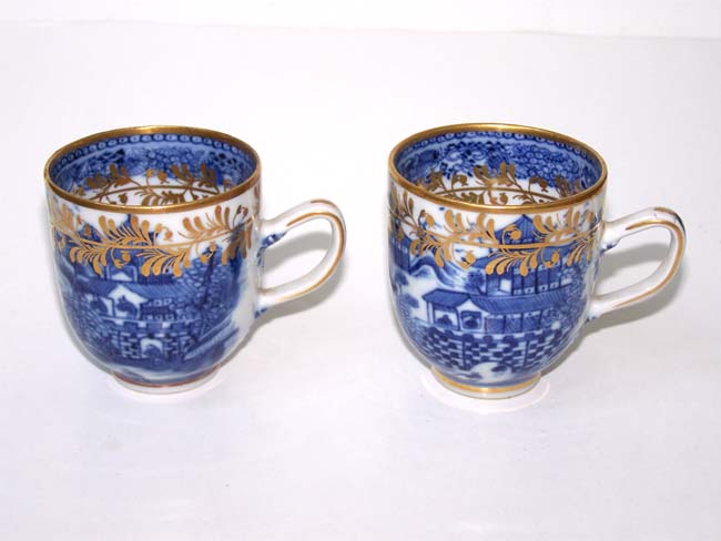 A beautiful pair of 18th century 'Nanking' Demitasse Cups with Gilt Decoration circa 1760-1780